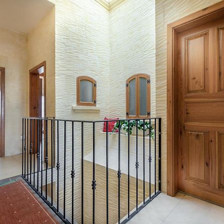 A Popular Pet Friendly Villa With A Pool, Gozo Xagħra エクステリア 写真