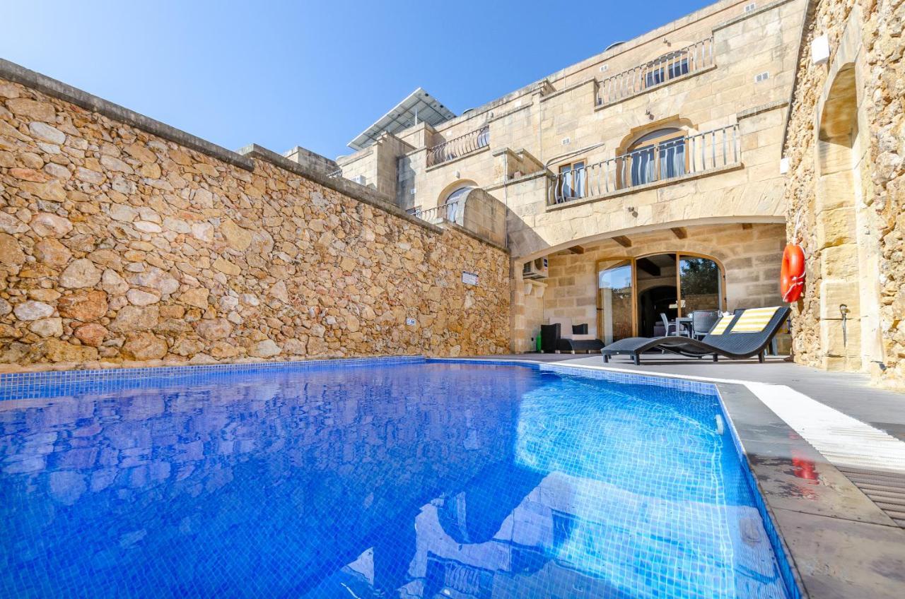 A Popular Pet Friendly Villa With A Pool, Gozo Xagħra エクステリア 写真