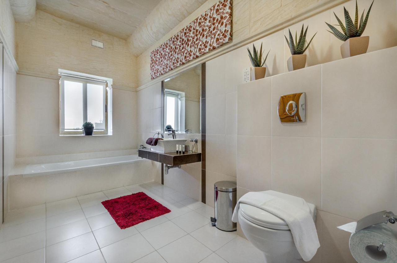 A Popular Pet Friendly Villa With A Pool, Gozo Xagħra エクステリア 写真