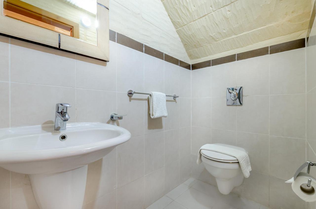 A Popular Pet Friendly Villa With A Pool, Gozo Xagħra エクステリア 写真