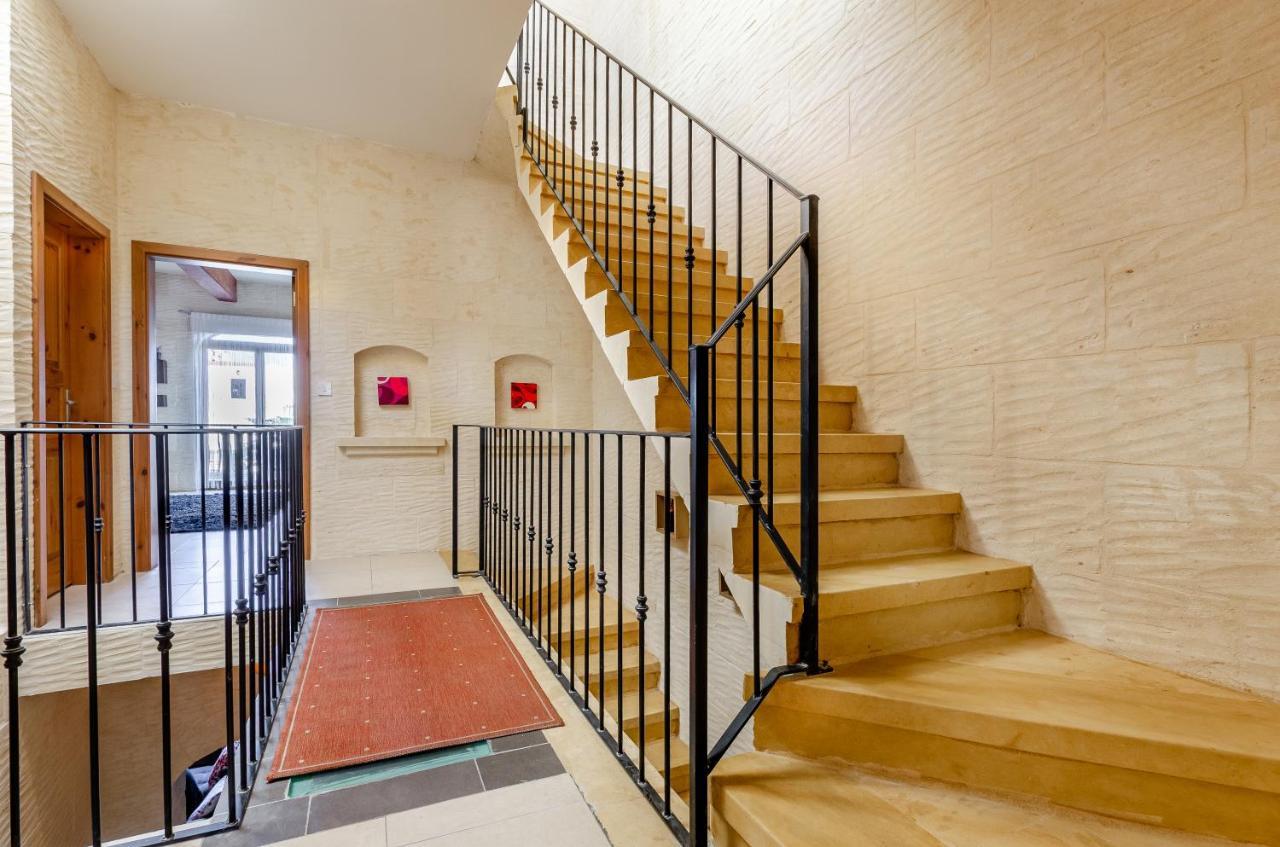A Popular Pet Friendly Villa With A Pool, Gozo Xagħra エクステリア 写真